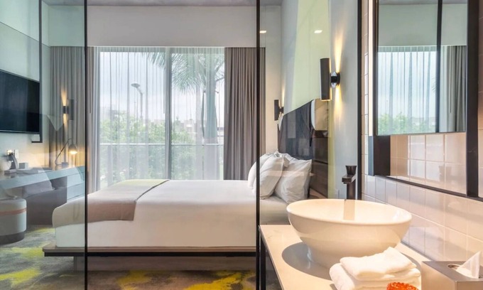 Midtown Hotel | Elegant Executive Suite near Miami Design District with Pool