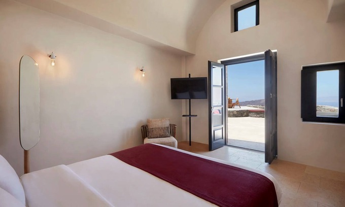 Imerovigli Villa | Exquisite Imerovigli Villa with Private Pool & Caldera Views