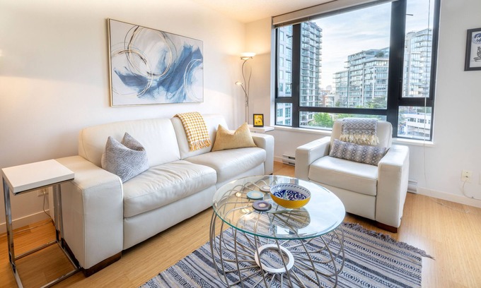 Inner Harbour Condo | Astoria Appeal: Urban Escape with Oceanfront Views