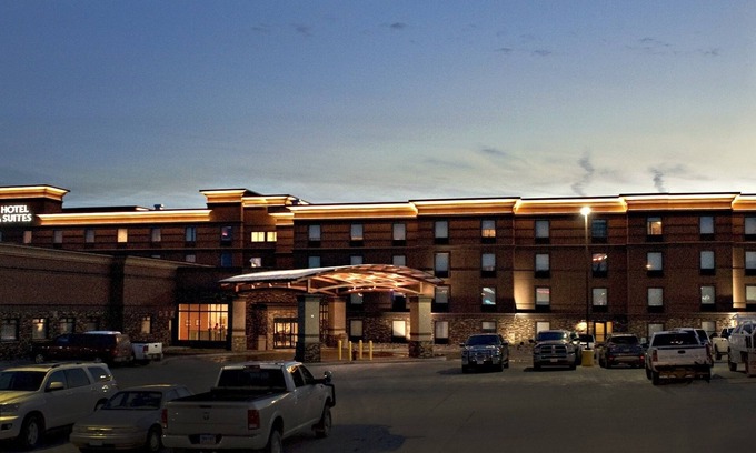 Dickinson Hotel | Astoria Hotel and Event Center: Family-Friendly Getaway