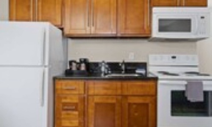 Astoria Hotel | Welcoming Astoria Rivershore Motel: Family-Friendly Comfort