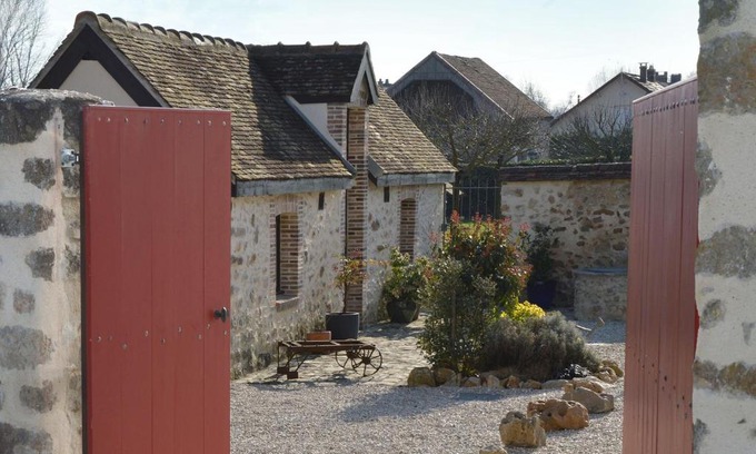 La Villeneuve-au-Chatelot House | Discover ASTRØLABE: Guest Rated 9/10 in Comfort