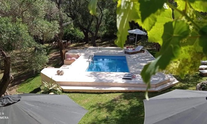 Astrakeri House | Discover Astrakeri Gardens: Family-Friendly with Pool Access