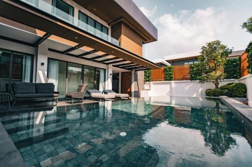 Nong Prue Villa | Astro Luxury: 4-Star Oceanfront Villa with Pool & Hot Tub
