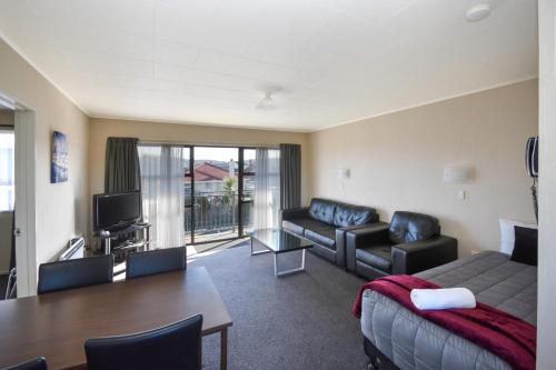 Saint Kilda Hotel | Experience ASURE Adrian Motel: 5-Star Ocean View Retreat