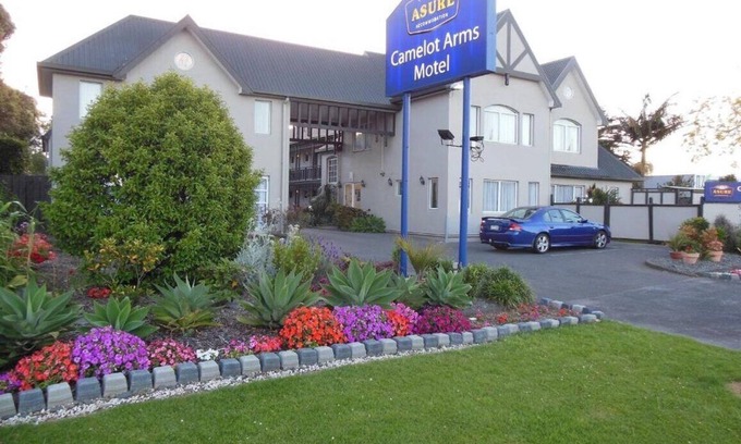 Manukau City Hotel | Comfortable Asure Camelot Arms Motor Lodge with Kitchen & Breakfast