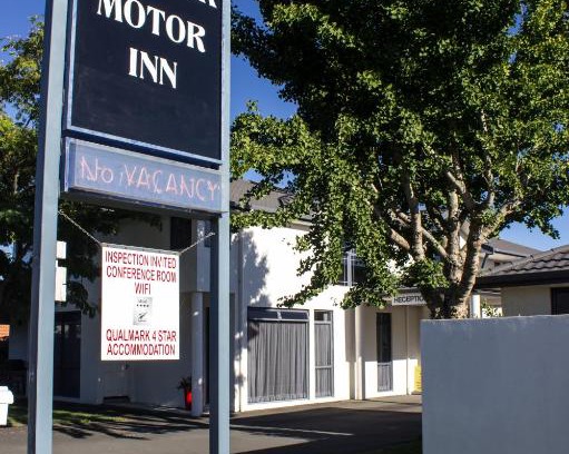Springlands Hotel | Pet-Friendly ASURE Phoenix Motor Inn with Pool & Breakfast