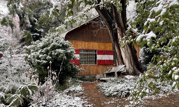 Los Azules Cabin | Explore an Alpine Cabin Near Santiago and the Slopes