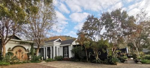 Pretoria House | Discover Comfort at 98 on Lynburn Guest House - Rated 10/10