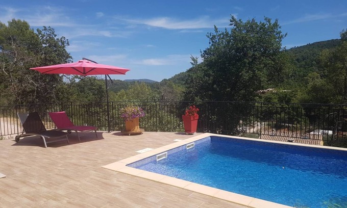 Neoules Bed & Breakfast | Independent Access Guest Area with Pool and Breakfast