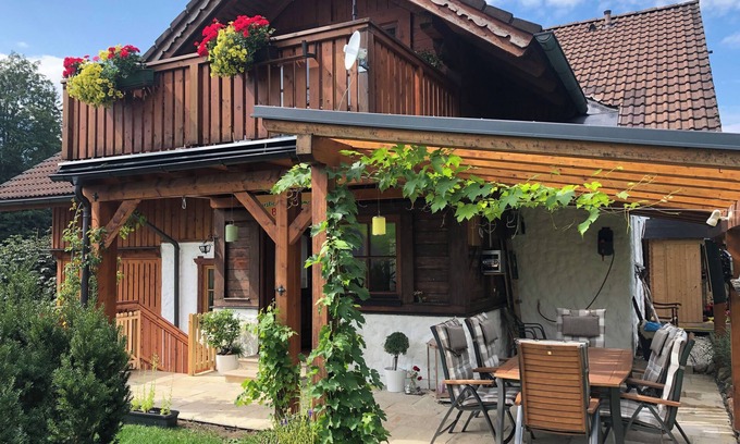 Bad Goisern Apartment | Cozy Holiday Apartment Ideal for Families and Friends