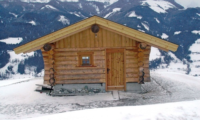 Bruck an der Grossglocknerstrasse Villa | Idyllic Villa for 5 with WIFI, Balcony & Scenic Lake View
