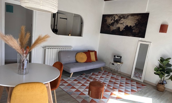 San Nicola da Crissa Apartment | Cozy Studio with Pool Overlooking Campo de Fiori