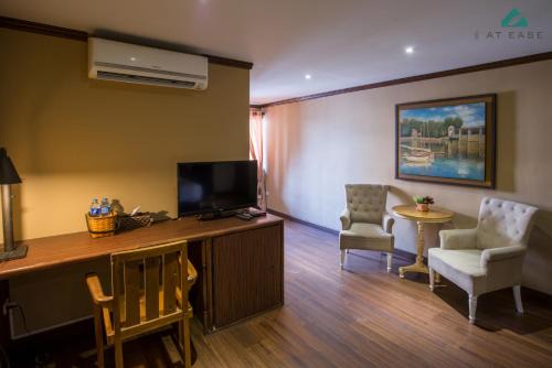 Wua Lai Hotel | Child-Friendly Comfort at At Ease Bijou - Rated 8/10