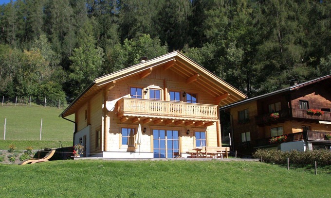 Heiligenblut House | Cozy Villa Apartment for 6 with WIFI, Terrace & Pets Welcome