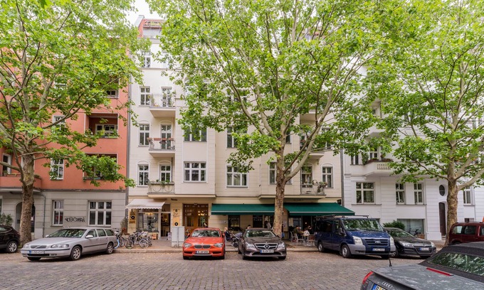 Prenzlauer Berg Apartment | Your Home in Bötzow District - Breakfast Included!