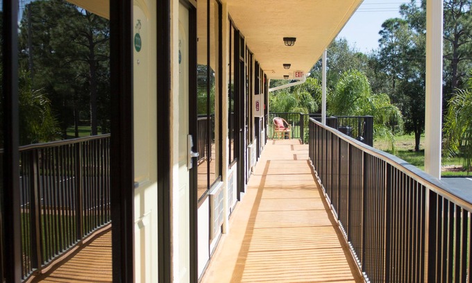 Fort Pierce Hotel | Relaxing Retreat at Home Inn with Pool and Spa Amenities