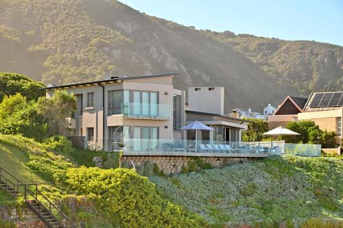 Glentana House | Experience Bliss at Glentana Beach Manor with Ocean Views