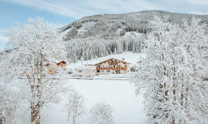 Sankt Martin am Tennengebirge Apartment | Gästehaus Eder: Family-Friendly Apartment with Breakfast