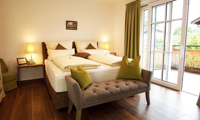 Ried Apartment | Garden Apartment with Ocean View at Villa Eisl-Raudaschl