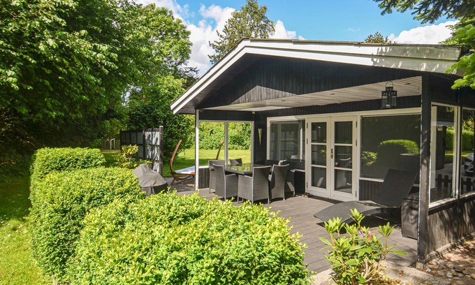 Idestrup House | Cozy Beachside Getaway: Oceanfront Bliss Awaits You