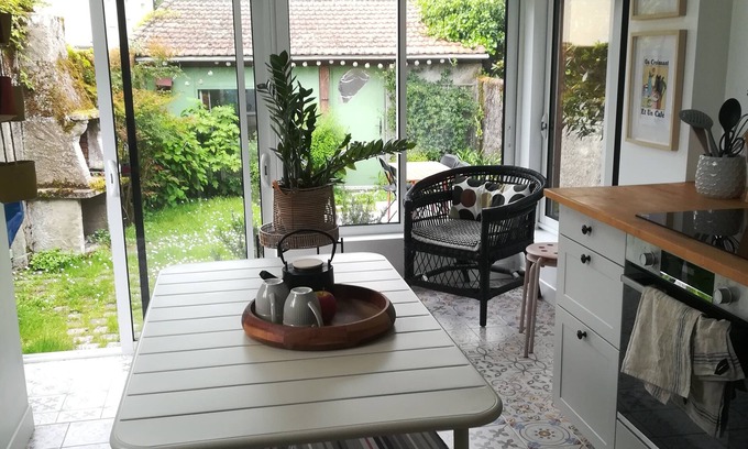 Trentemoult House | At the entrance to the charming village of TRENTEMOULT, La maison de Joséphine,