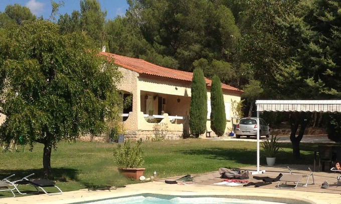 Rousset Villa | at the foot of Ste Victoire vineyards and pine