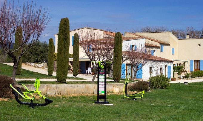 Peypin-d'Aigues Apartment | Relaxing Retreat at Luberon: Poolside Apartment with Terrace