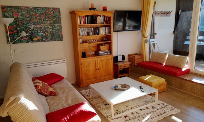 Villard-de-Lans Apartment | Cozy T3 Retreat with Balcony, Wi-Fi & Easy Slope Access