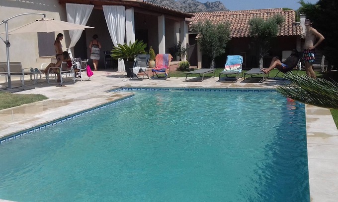 Aureille House | Unforgettable Stay at the Foot of Alpilles Mountains