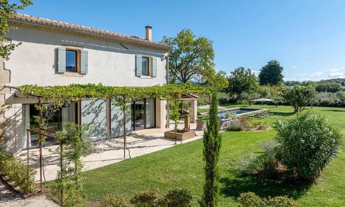 Robion House | Discover a Beautiful Renovated Mas with Private Pool