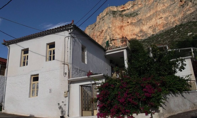 Leonidio House | Relaxing House in Greece's Leonidio: Pool & Ocean Views