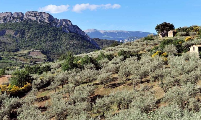 La Roche-sur-le-Buis Cottage | Idyllic Retreat in Provencal Drome with Pool & Pet-Friendly