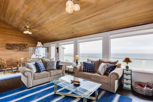 Gleneden Beach House | Beachfront Escape: Pet & Child-Friendly at The Seaside