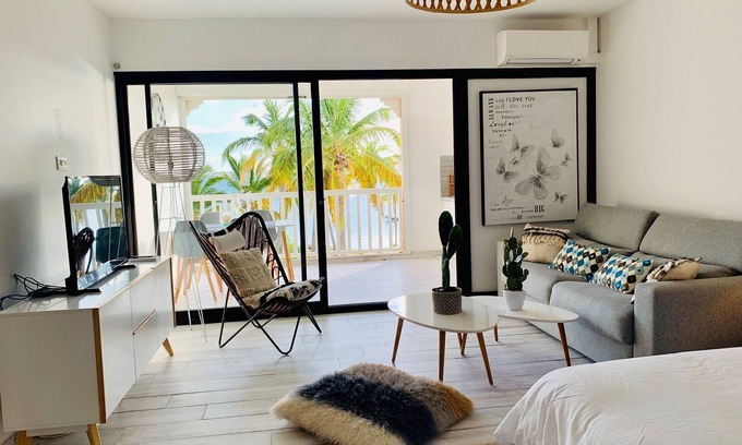 Nettle Bay Condo | Panoramic Sea View Studio with Pool and Spa Amenities