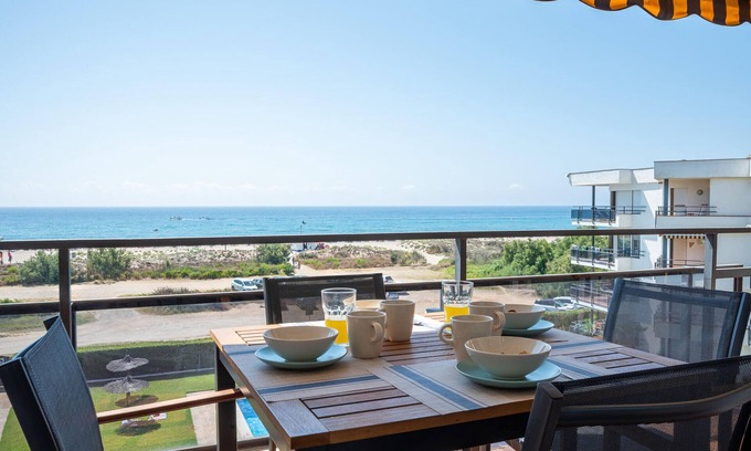 Creixell Apartment | Cozy 2-Bedroom Apartment Creixell with Pool and Spa