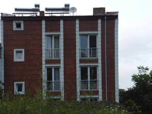 Atakoy Apartment | Family-Friendly Ataköy Apart with Kitchen Amenities