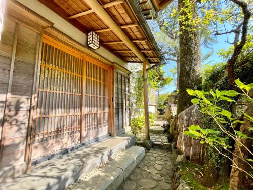Atami House | Relaxing Stay at Atami Roji Kaede: Pet-Friendly Getaway