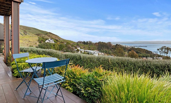 Atawhai House | Atawhai Waterfront Views - Nelson Holiday Unit