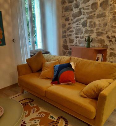 Le Muy Apartment | Cozy Atelier d'artiste: Pet & Child Friendly Retreat