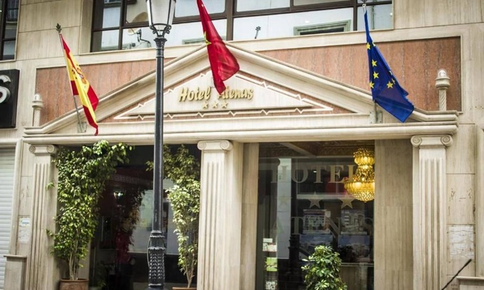 El Ensanche Hotel | Elegant Atenas Hotel: Spa, Restaurant, and Family-Friendly