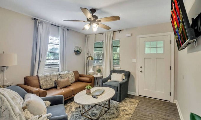 Hiram House | Pet-Friendly Hiram 2BR Retreat with Fenced Yard & Breakfast