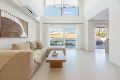Elliniko Apartment | Athenean Private Pool Heaven