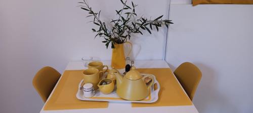 Petralona Apartment | Remarkable Athenian Asty Guesthouse with Top Amenities