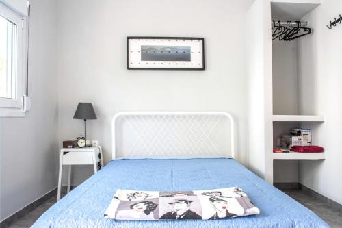 Ilioupoli Apartment | Convenient Stay 8 Min from Acropolis with Breakfast