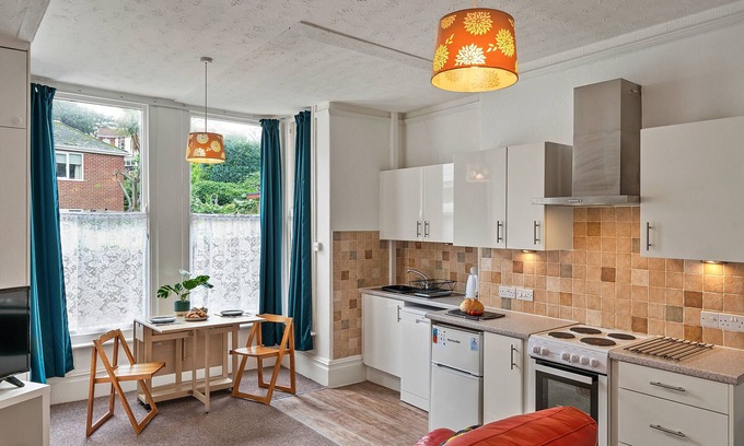 Roundham Apartment | Experience Atherfield Apartments No. 2 with Bay Tree View
