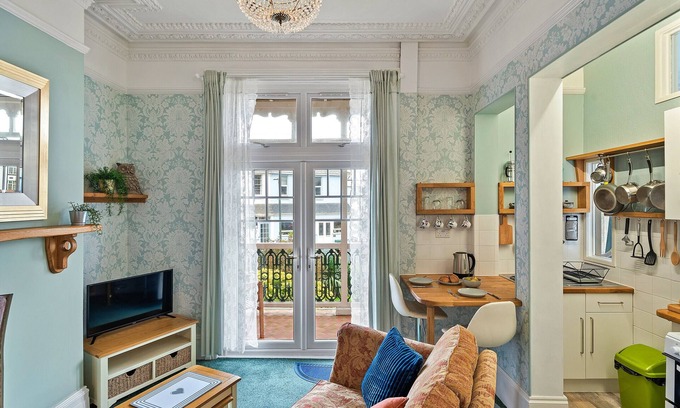 Roundham Apartment | Relax at Atherfield Apartments No. 3 - Ideal for Families