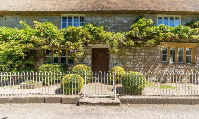 Ilminster Other | Discover Atherstone Farmhouse: Ideal for Family Getaways