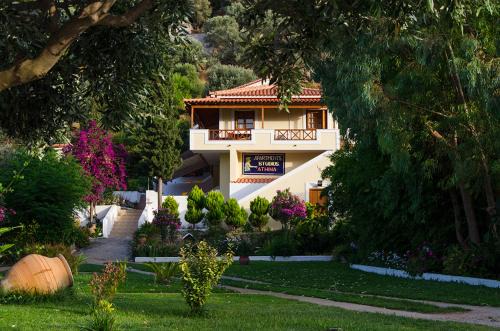 Kerveli Apartment | Pet-Friendly Athina Studio Apartments - Rated 9.4 by Guests