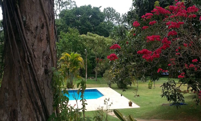 Caiocara Cottage | Relax at Atibaia Bear Nook: Pet-Friendly Retreat Awaits